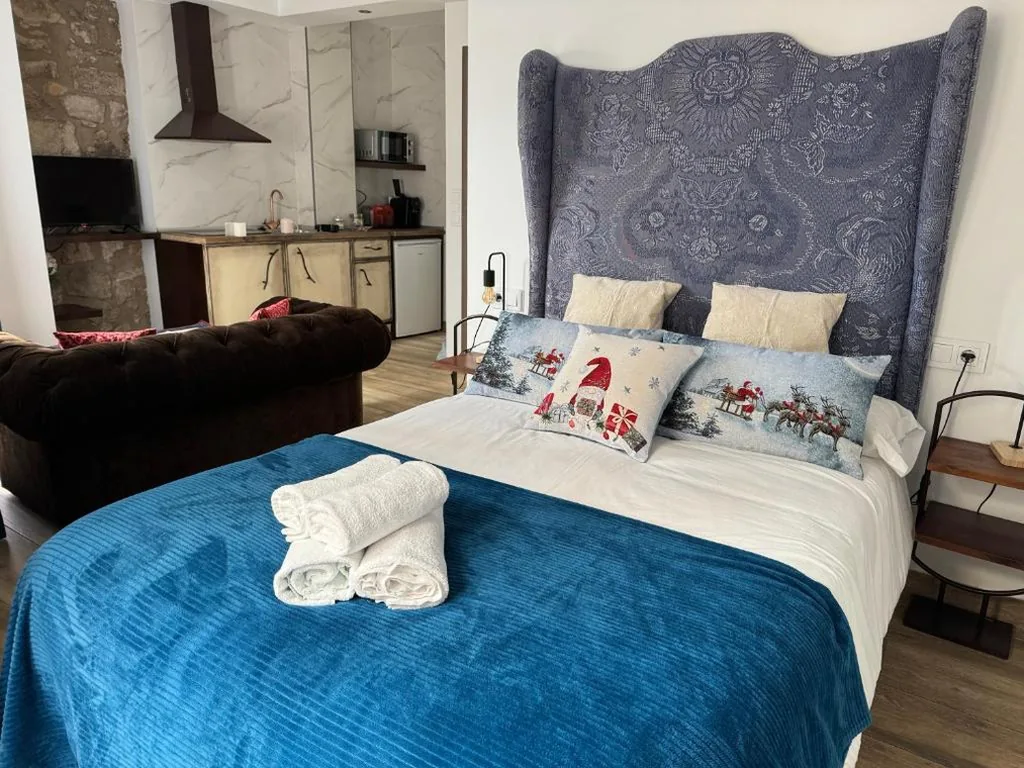 Suite con balcone — ATENEO CUENCA Suites con cocina en el casco histórico