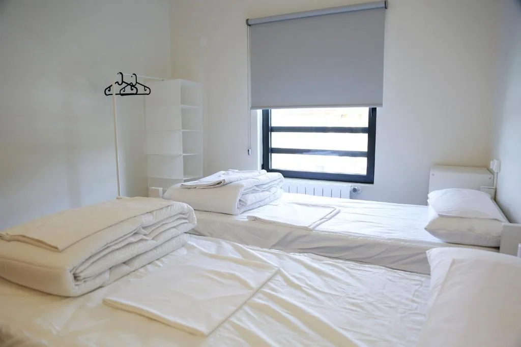 Chambre double avec salle de bains privative — ATERPE KANPEZU HOSTEL
