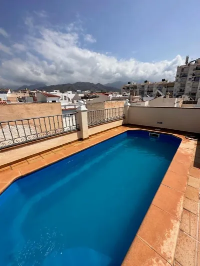 Ático con piscina privada en el corazón de Nerja! — foto 4