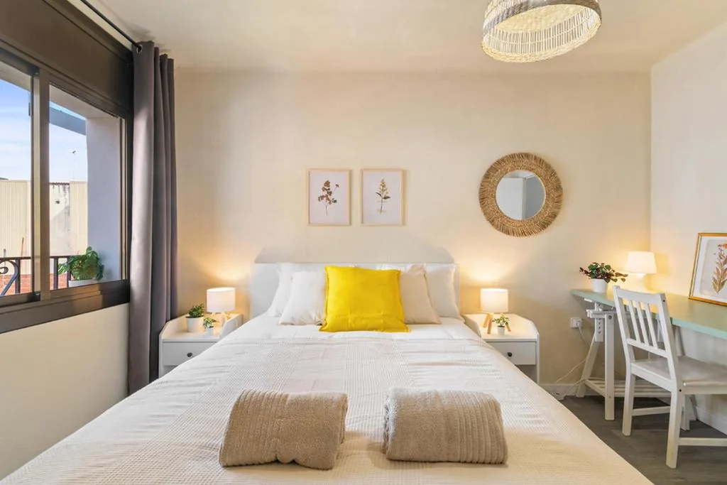 共用バスルーム付きダブルルーム — Atlantida Apartment Habitacion privada en apartamento y baño compartido sin ascensor