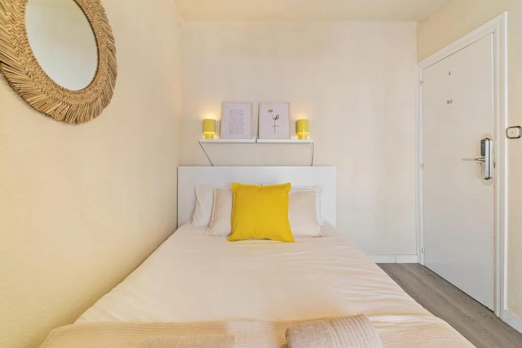 共用バスルーム付きダブルルーム — Atlantida Apartment Habitacion privada en apartamento y baño compartido sin ascensor