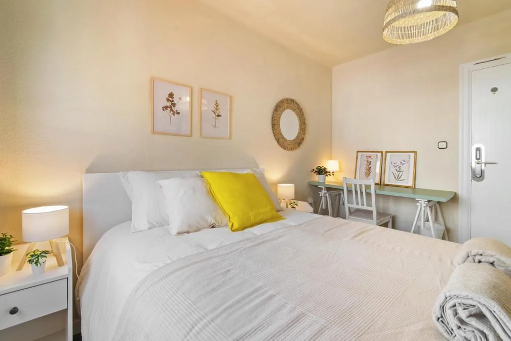 共用バスルーム付きスタンダードダブルルーム — Atlantida Apartment Habitacion privada en apartamento y baño compartido sin ascensor