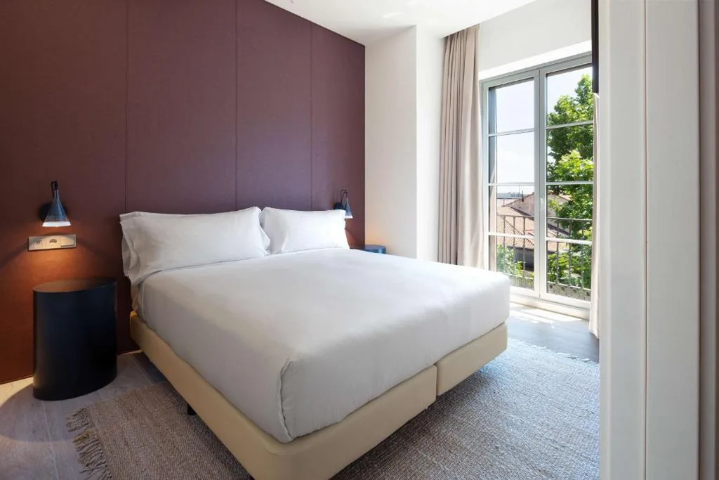 Quarto Familiar Superior Comunicante — Atocha Hotel Madrid, Tapestry Collection by Hilton