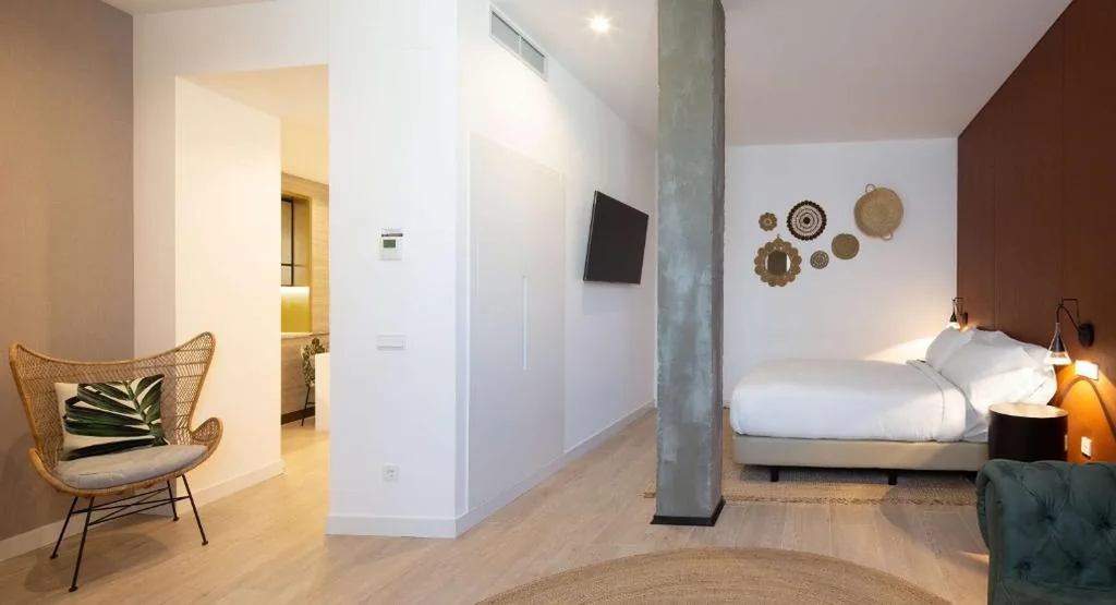 Suite Junior com cama extragrande — Atocha Hotel Madrid, Tapestry Collection by Hilton