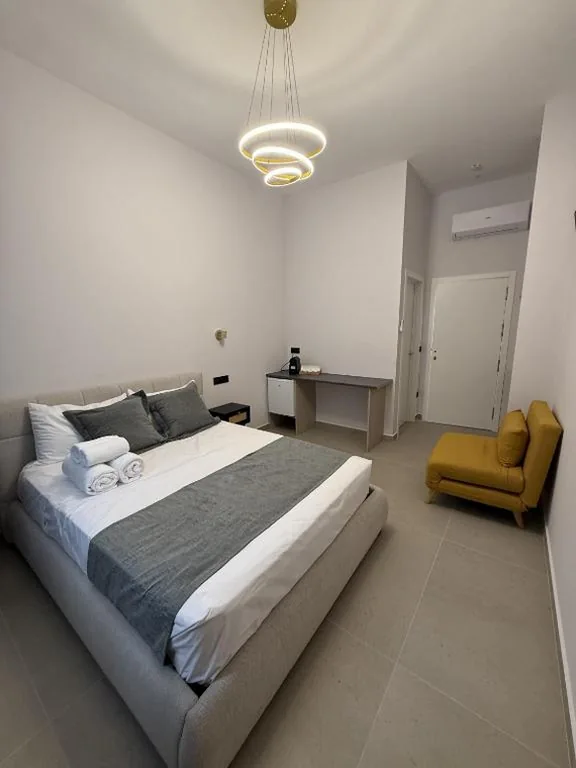 Chambre avec très grand lit. — ATRIA Alicante