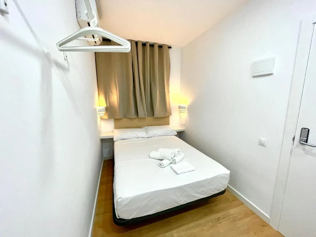 Standard-Doppelzimmer mit Gemeinschaftsbad — Atria Rooms