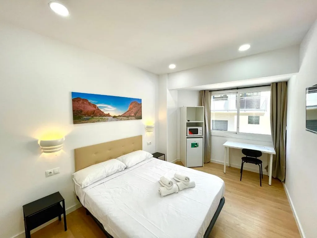 Standard-Doppelzimmer mit Gemeinschaftsbad — Atria Rooms