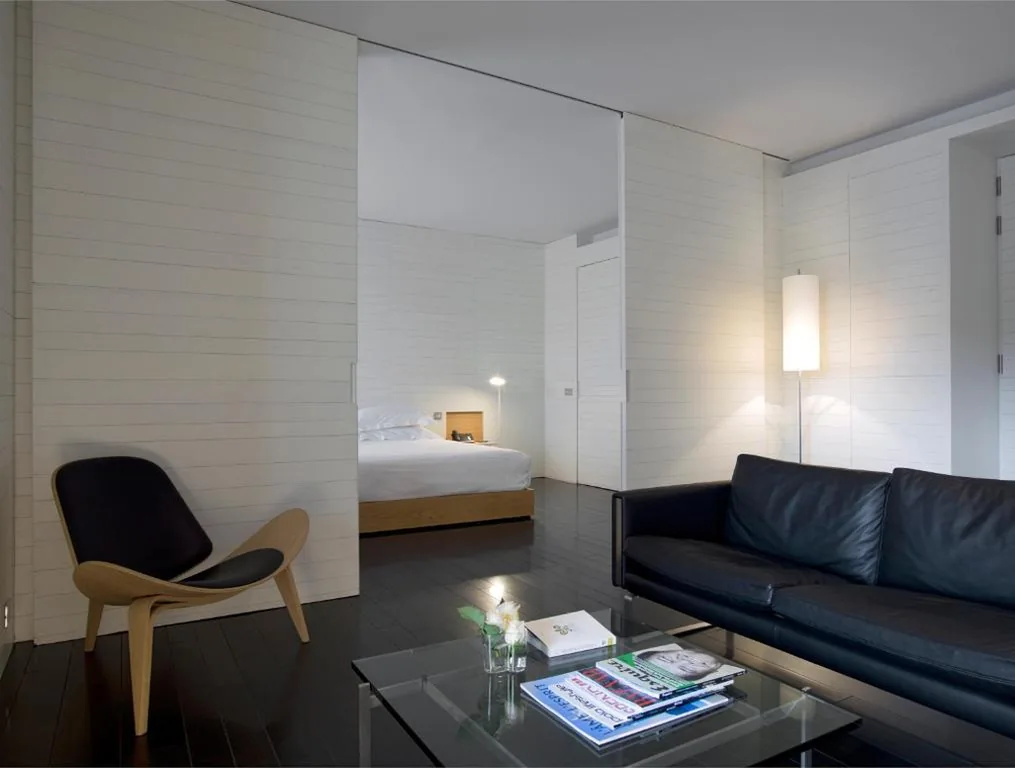 Suite — Atrio