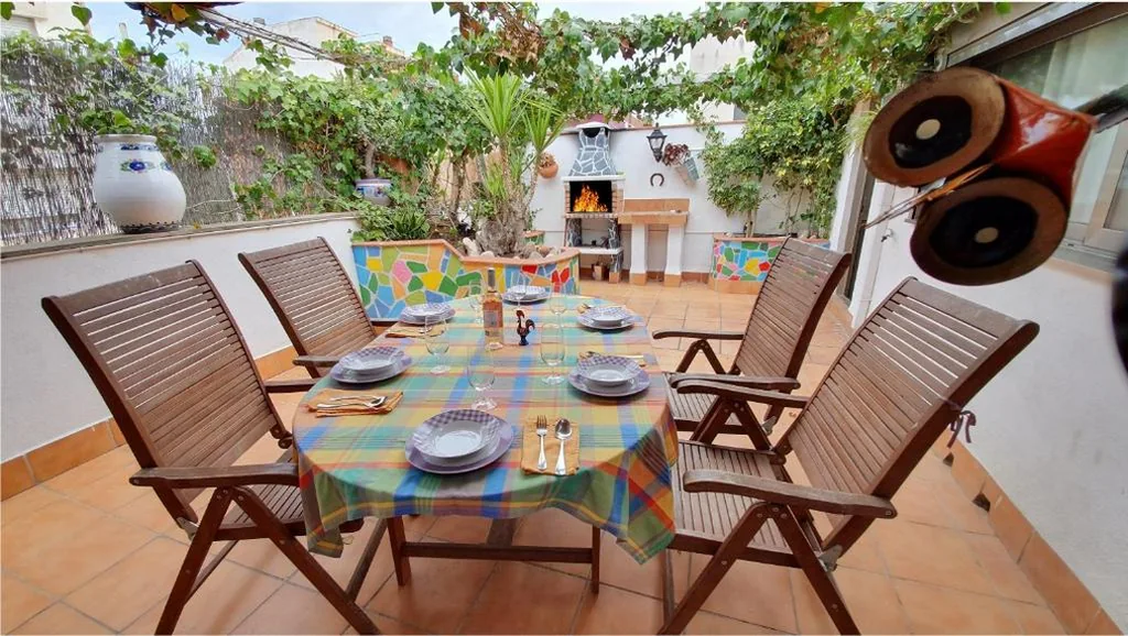テラスとバーベキューエリア付き3ベッドルーム・スーペリアアパートメント — Attic,Terrace & BBQ, Airport 15 Min, Cruise-Port 30 min, Fácil enlace Metro Barcelona