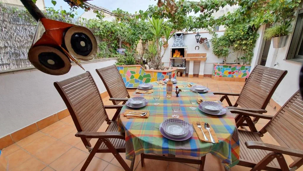 Attic,Terrace & BBQ, Airport 15 Min, Cruise-Port 30 min, Fácil enlace Metro Barcelona