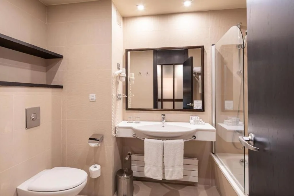Habitación Doble con cama supletoria (3 adultos) - 2 camas — Attica21 Coruña