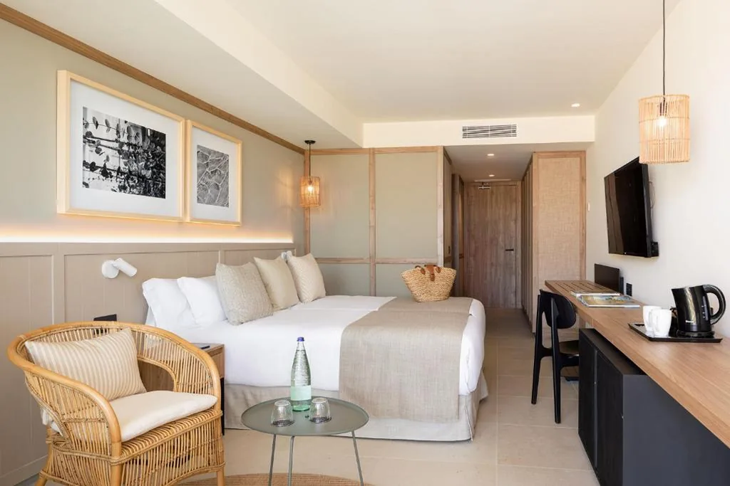 Chambre triple Design (2 adultes + 1 enfant) — Atzavara Hotel & Spa