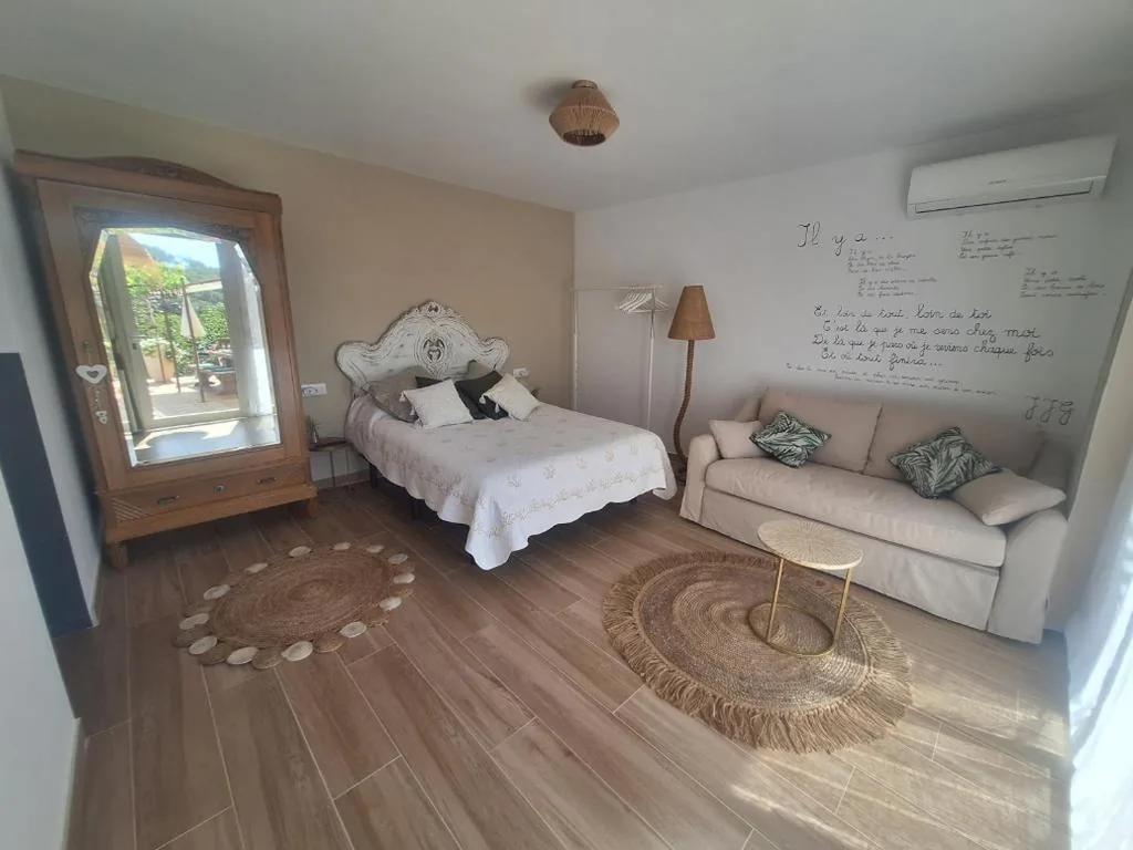 Quarto Duplo Deluxe (2 adultos + 1 criança) — Au Jardin d'Armand