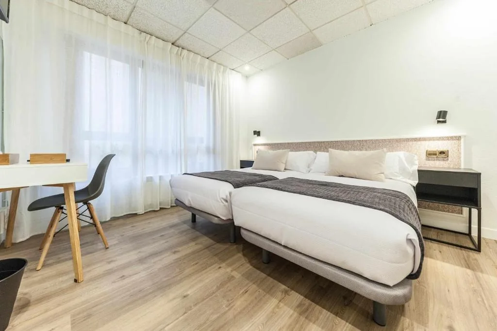 Quarto Duplo (1 adulto + 1 criança) — Auditorio Rooms Boutique Oviedo