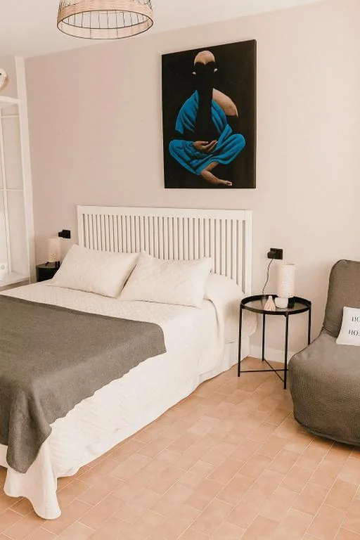 Einfaches Dreibettzimmer mit Gemeinschaftsbad — Aura Jacobea