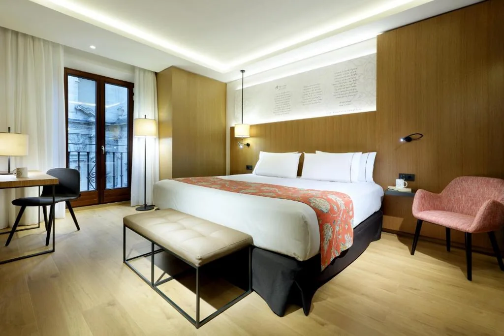 Habitación Doble Deluxe con vistas - 1 o 2 camas — Áurea Catedral by Eurostars Hotel Company