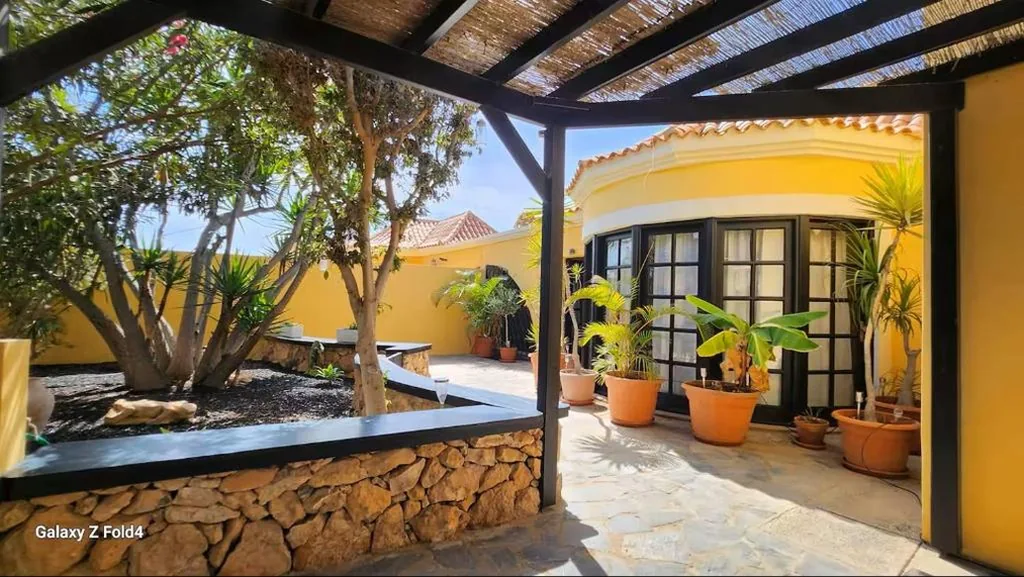 Moradia com 3 quartos — Aurora Mari Villa Your Dream Steps from the Ocean Shore