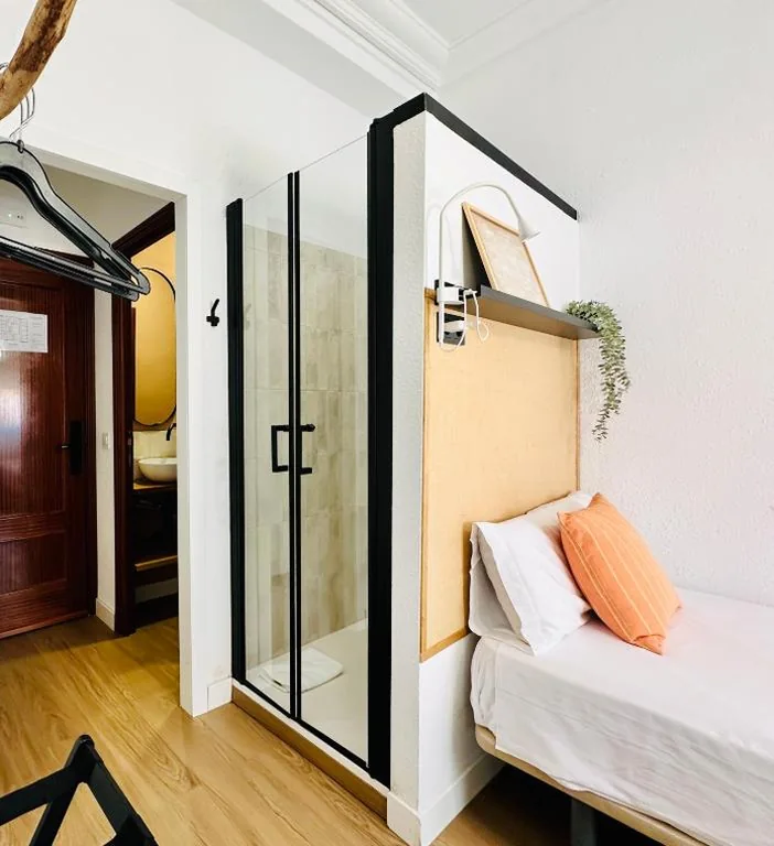Einzelzimmer mit eigenem Bad — Autentic Boutique Moncloa