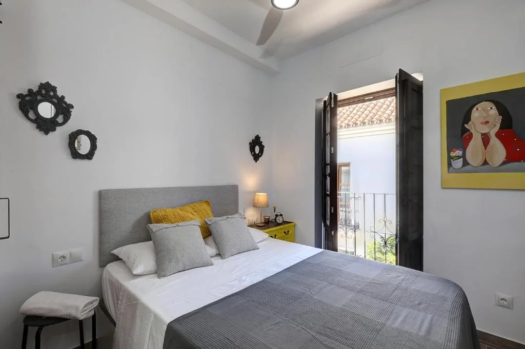 Authentic Andalusian Townhouse - Private Roof Terrace - 5min Beach