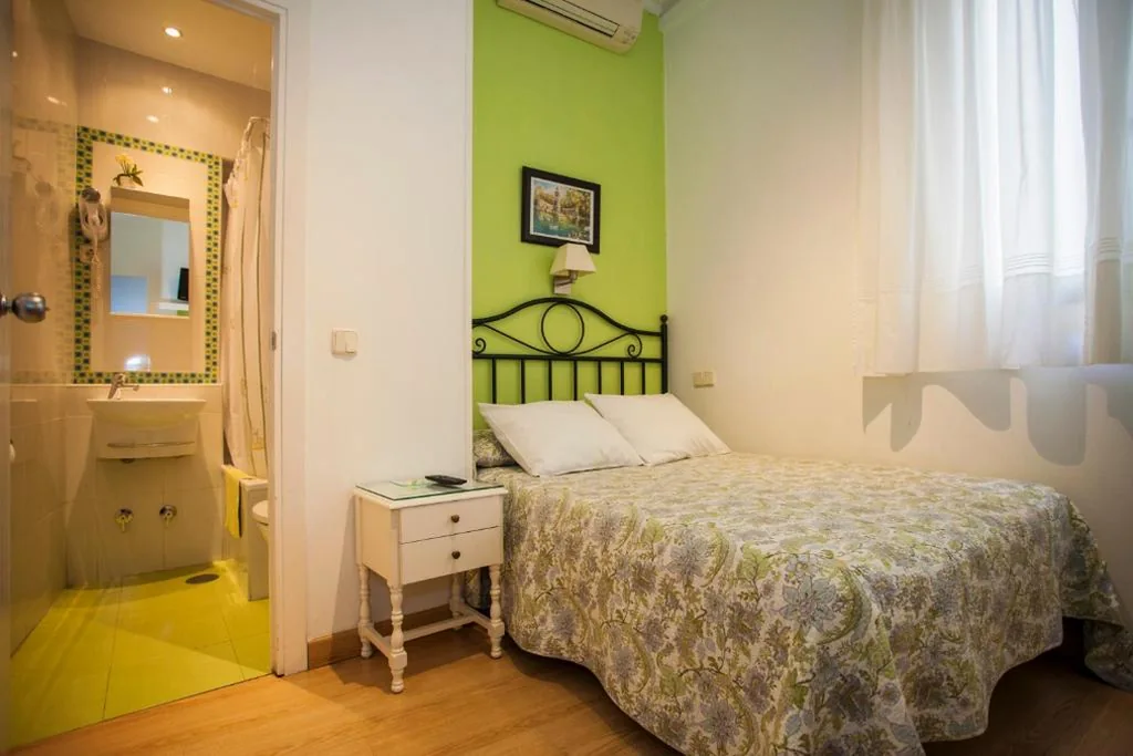 Chambre individuelle avec salle de bains privative — AVA Rooms