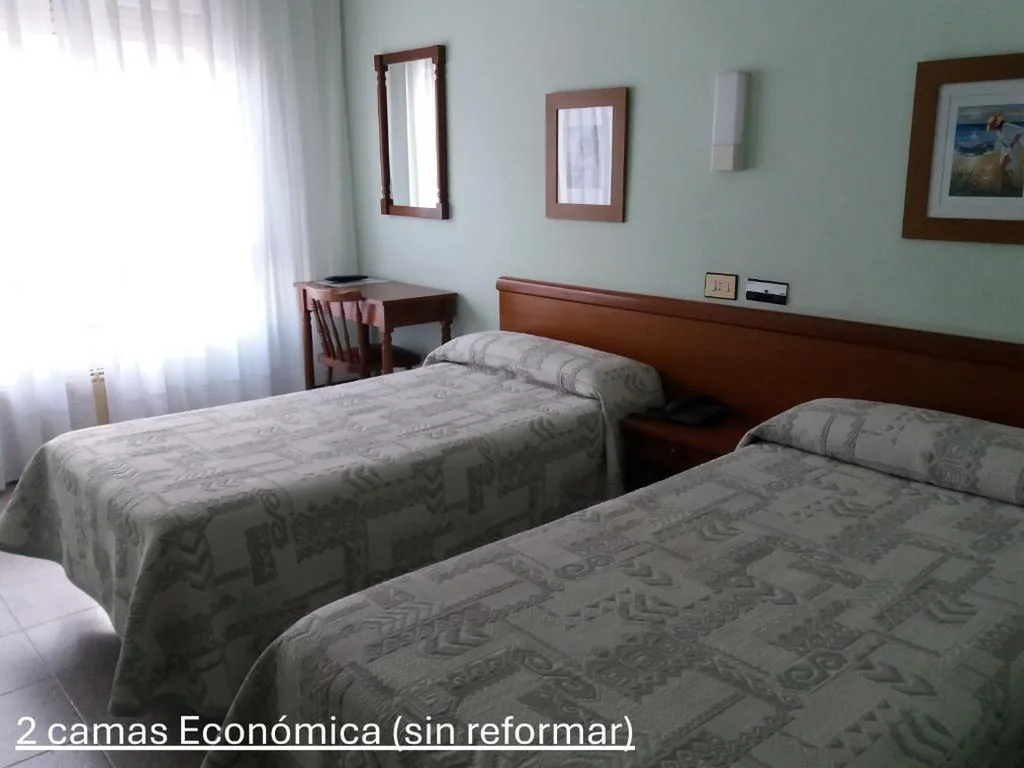 Voordelige tweepersoonskamer met 2 bedden — Avenida Gijón Centro