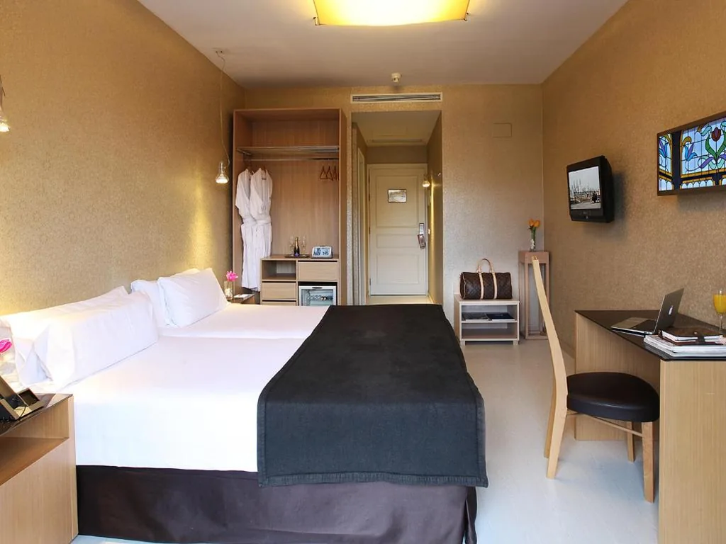 Camera Matrimoniale Economy — Axel Hotel Barcelona - Adults Only