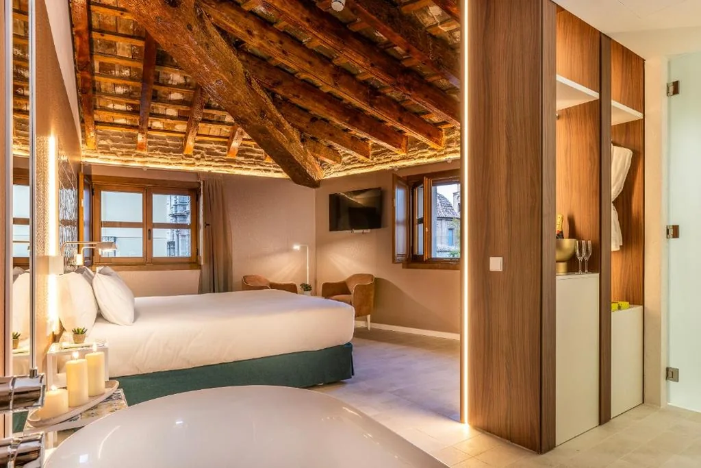 Suite Junior — Axel Hotel Valencia - Adults Only