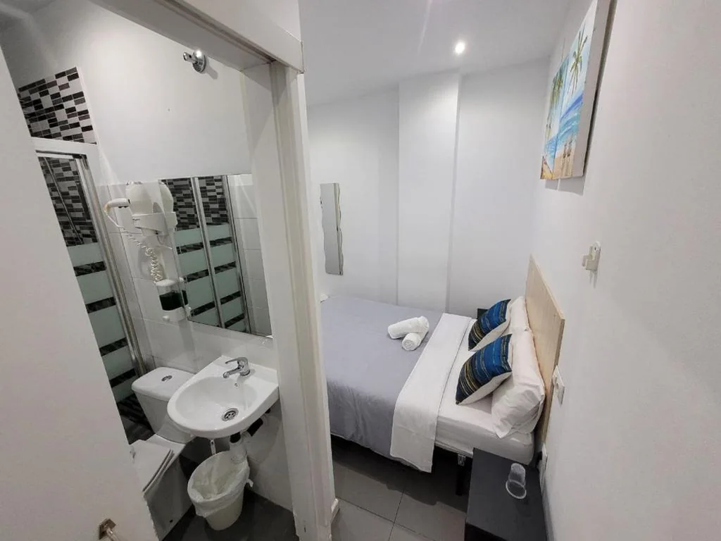 Habitación Doble Económica — AYZ Frailes - Auto check-in property