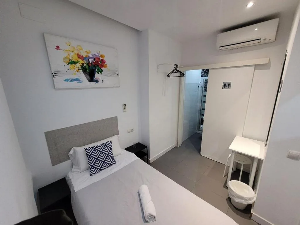 Habitación Individual con baño privado — AYZ Frailes - Auto check-in property