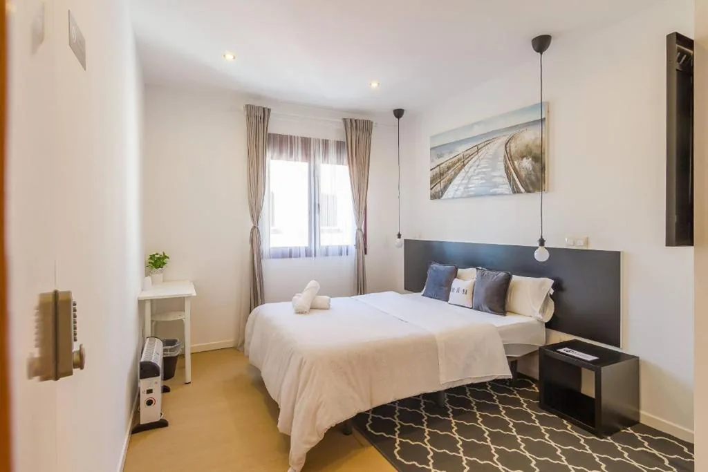 Standard Double Room with Shared Bathroom — AYZ Javier Cabrini - Auto check-in property