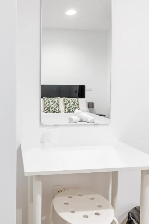 AYZ Princesa-Auto check-in property