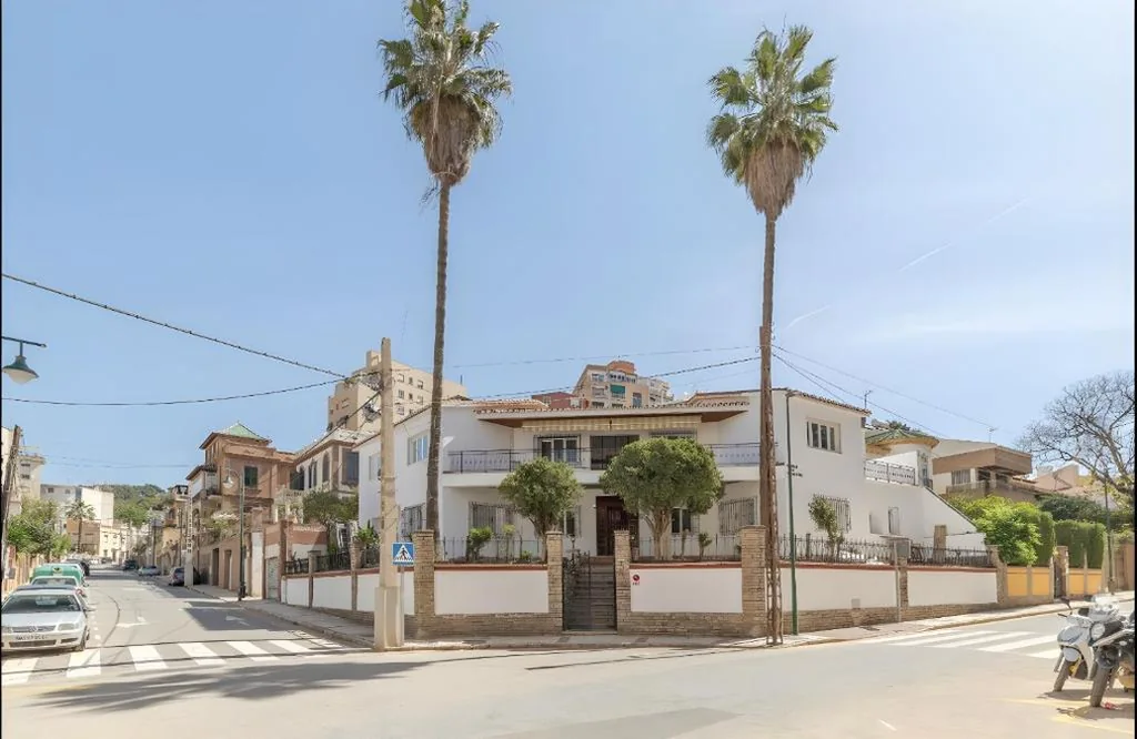 Studio — AYZ Silvela - Auto check-in property