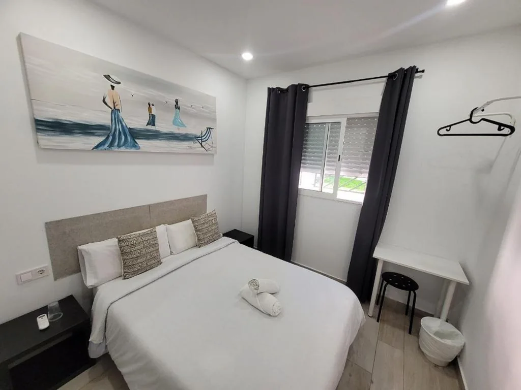 Chambre double — AYZ Silvela - Auto check-in property