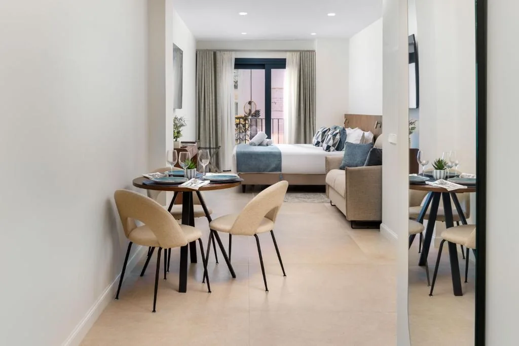 Studio Apartment with Extra-Large Bed — AZUL HOME SUITES Estepona