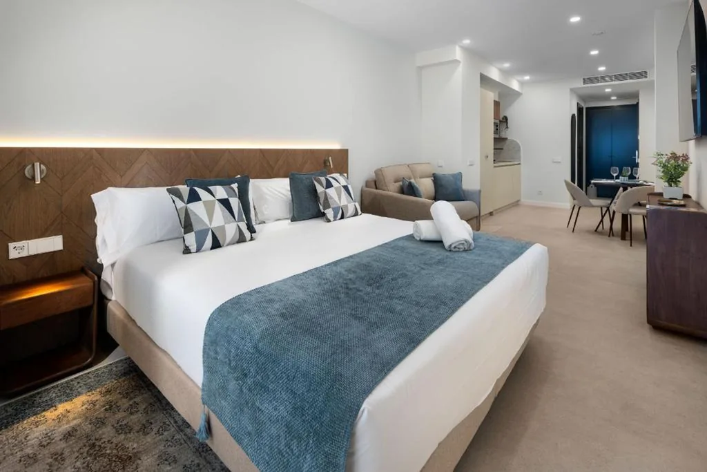 Studio with Extra-Large Bed and Sofa Bed — AZUL HOME SUITES Estepona