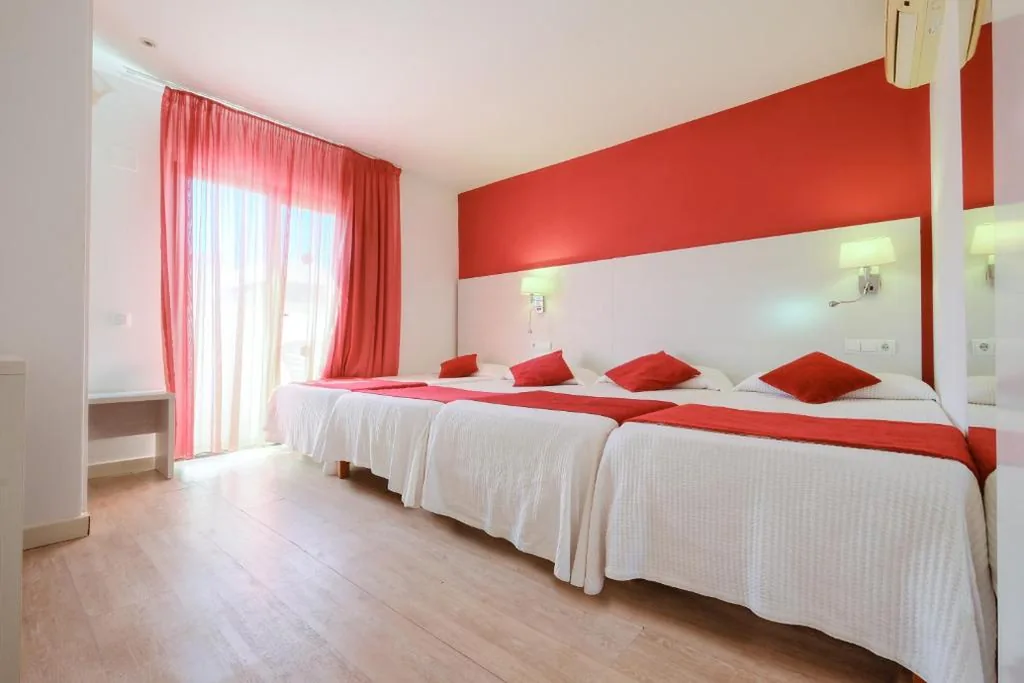 Doppelzimmer + 2 Kinder — azuLine Hostal Marino