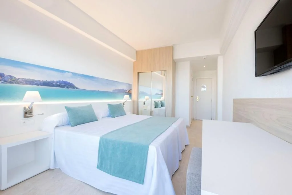 Cyclist Package - Premium Double Room — azuLine Hotel Bahamas y Bahamas II