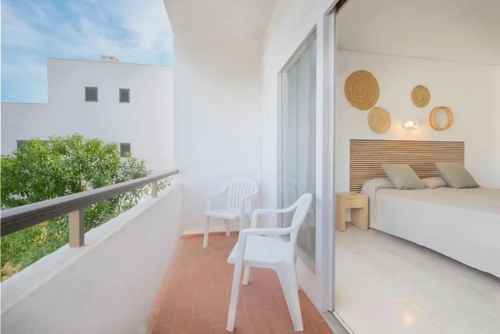 Habitación Triple (2 adultos + 1 niño) — azuLine Hotel Mediterráneo