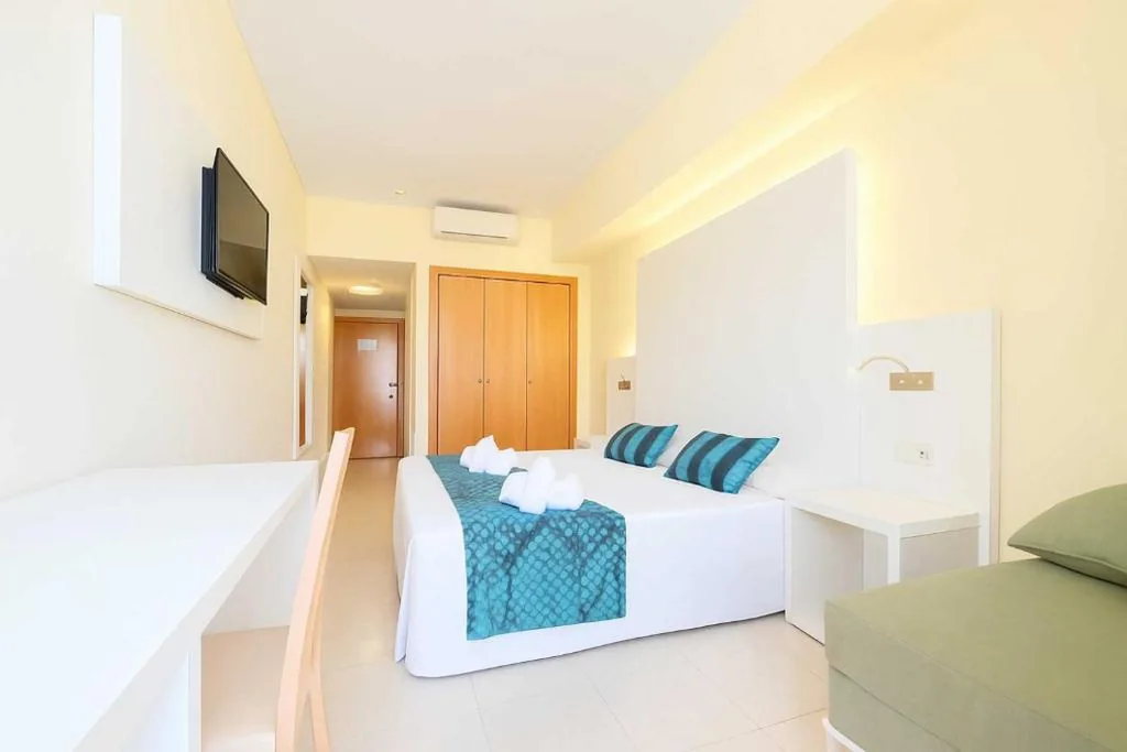 Chambre triple — azuLine Hotel Pacific