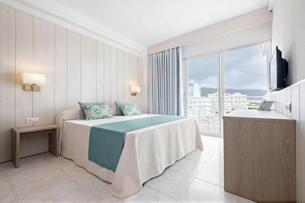 Doppelzimmer mit Zustellbett — azuLine Hotel Palmanova Garden