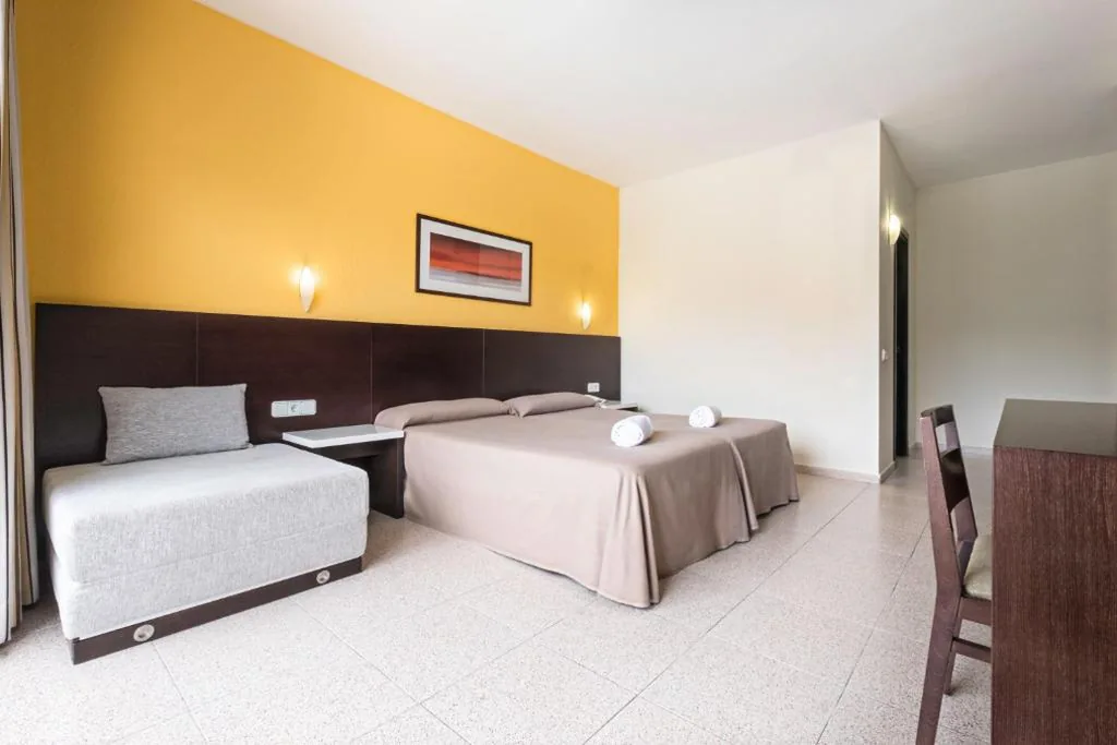 Habitación Triple Estándar — azuLine Hoteles Mar Amantis & II