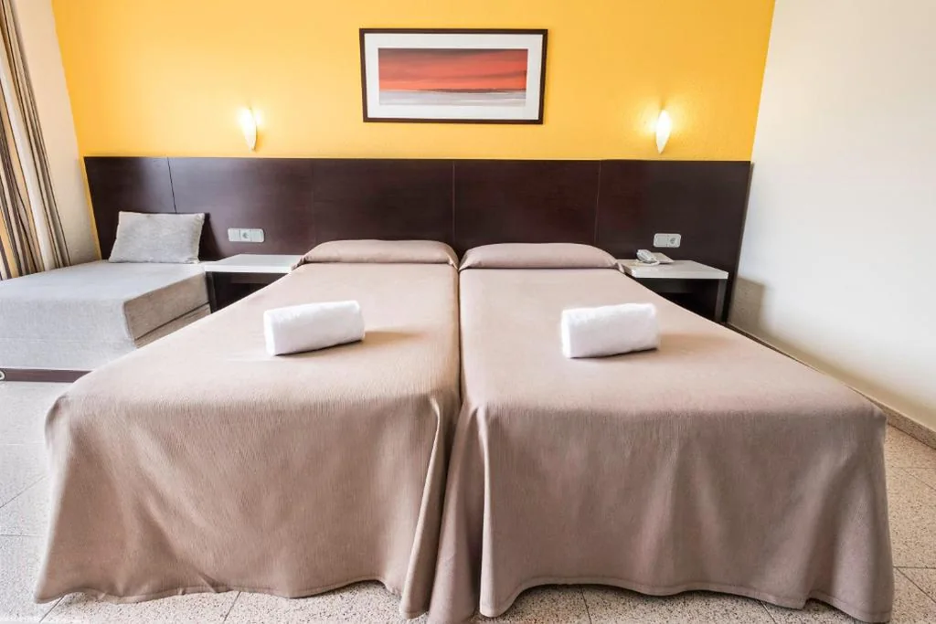 Habitación Triple Mar Amantis II — azuLine Hoteles Mar Amantis & II