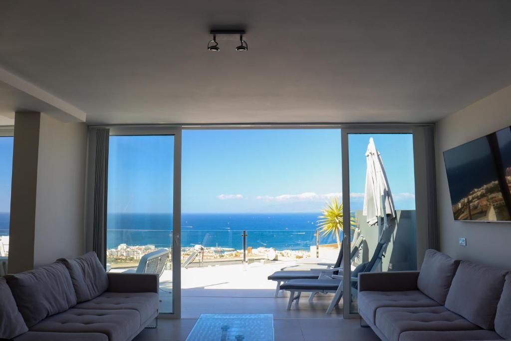 Azure Sky Villa - Panoramic ocean view, luxury, San Eugenio