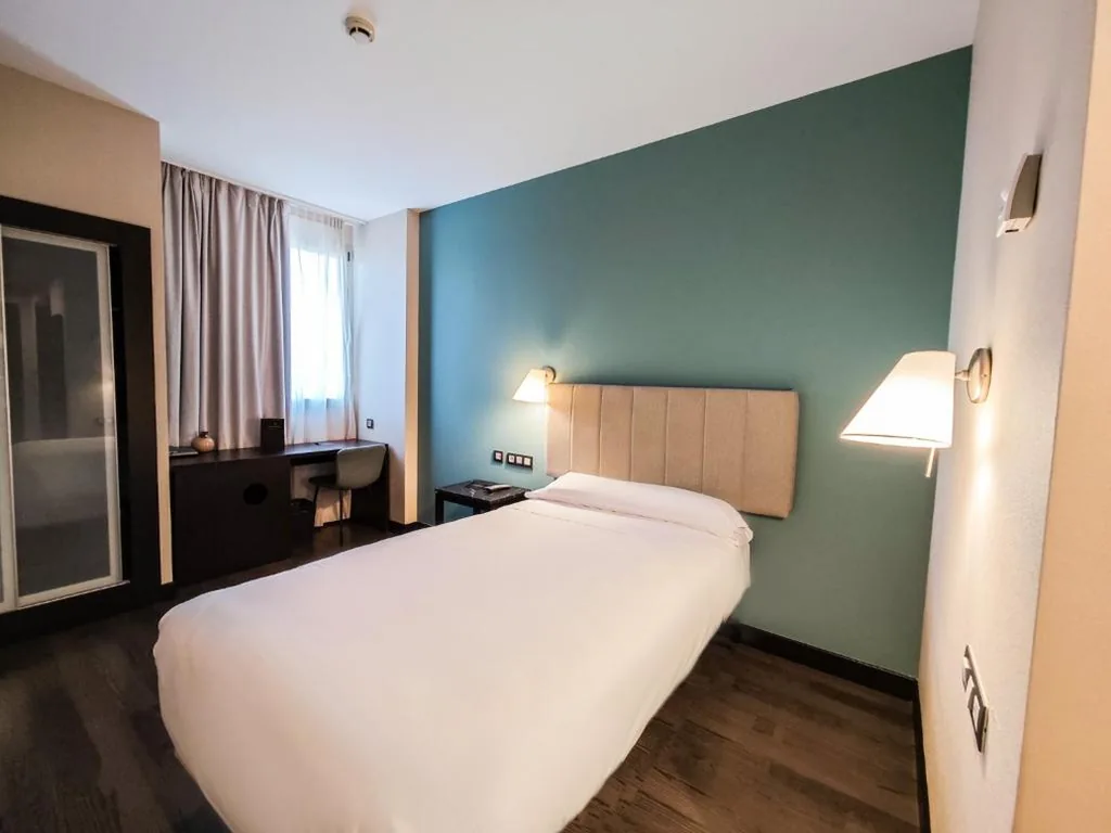 Habitación Individual adaptada para personas con movilidad reducida — AZZ Pamplona Norte Hotel