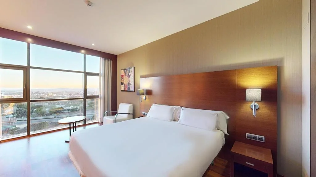 Room with Large Bed — AZZ Valencia Congress Hotel & Spa