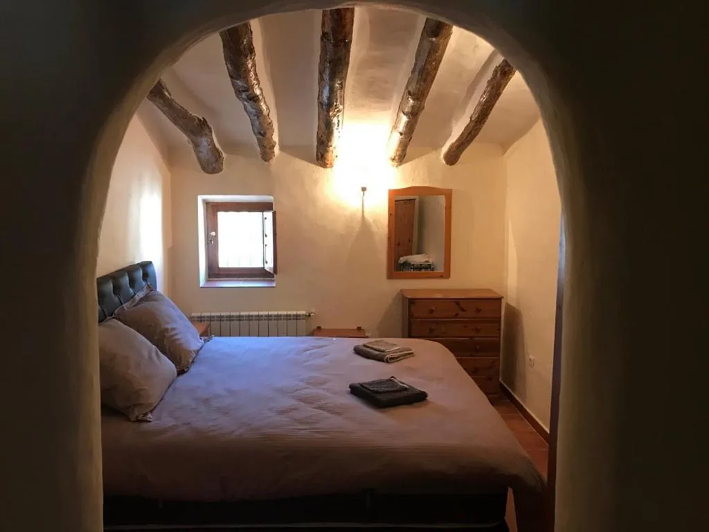 Camera con letto king size e vista sulle montagne — B&B Cortijo El Ciruelo
