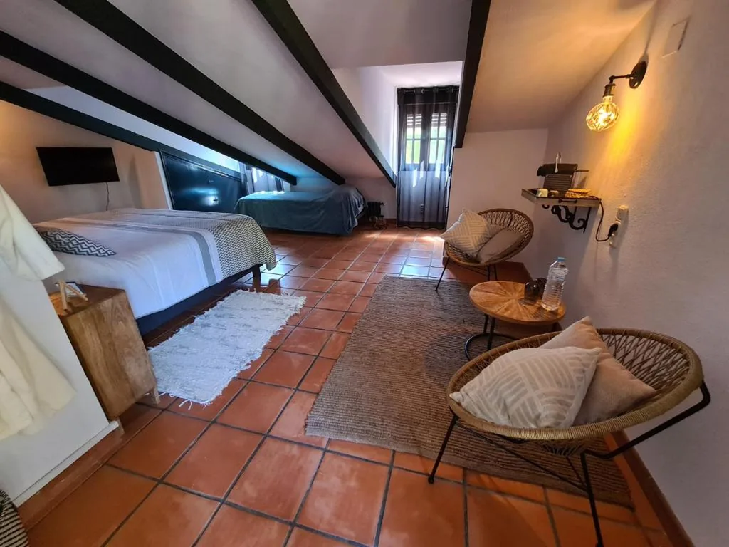 Habitación Deluxe con cama extragrande — B&B Finca la Yuca "Un paraíso en Ontinyent"