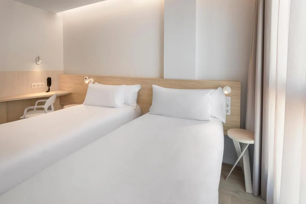 Camera Doppia con 2 letti — B&B HOTEL Alicante Centro