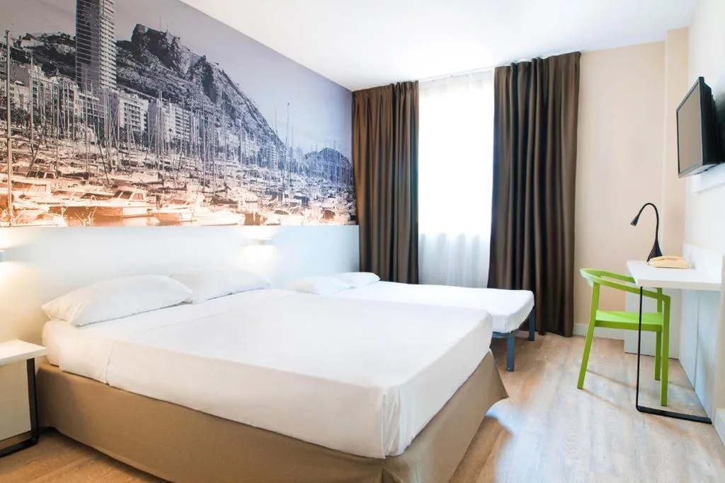 Habitación Familiar (2 adultos + 1 niño) — B&B HOTEL Alicante