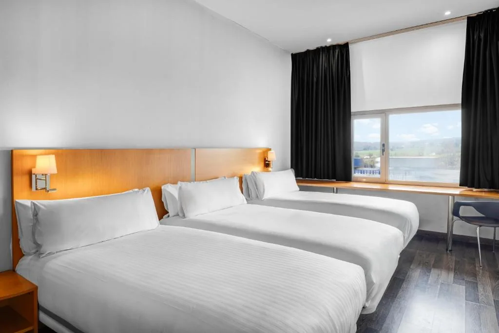 Camera doppia con letto supplementare — B&B HOTEL Barcelona Mollet Porta de Gallecs